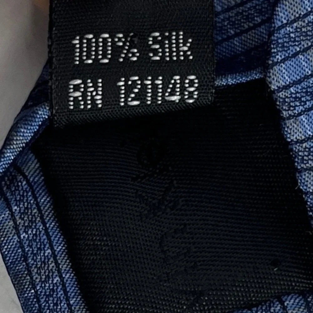 Calvin Klein Men Blue Silk Stripe Necktie 61‎ x 3.5
